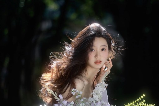 韩红“走个面儿”翻车后关闭评论区她很有可能抑郁症复发！更有可能变成又一个“冯小刚”！