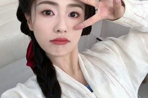 疑似时代少年团彩排间隙吃瓜许凯忘记关麦：又一个时间管理大师吗